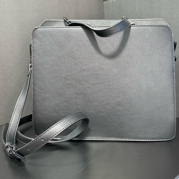 Steve Madden Bevelyn XL Purse (Black) - Picture 3 of 7